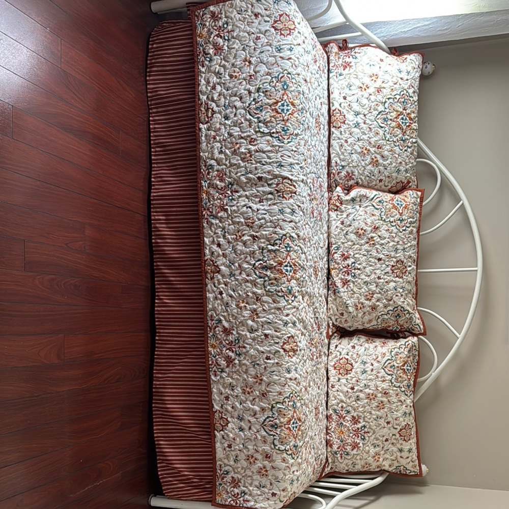 Elegant Floral Bedding Set